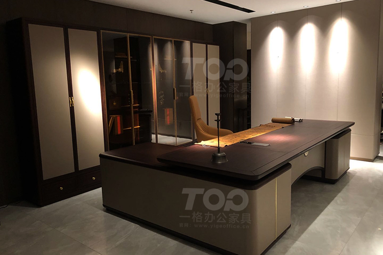 觀然班臺(tái)文件柜,文件柜內(nèi)帶有感應(yīng)燈.jpg 觀然班臺(tái)文件柜,文件柜內(nèi)帶有感應(yīng)燈.jpg