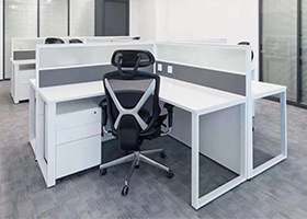 白色+灰主管桌、十字型屏風卡位、會議桌