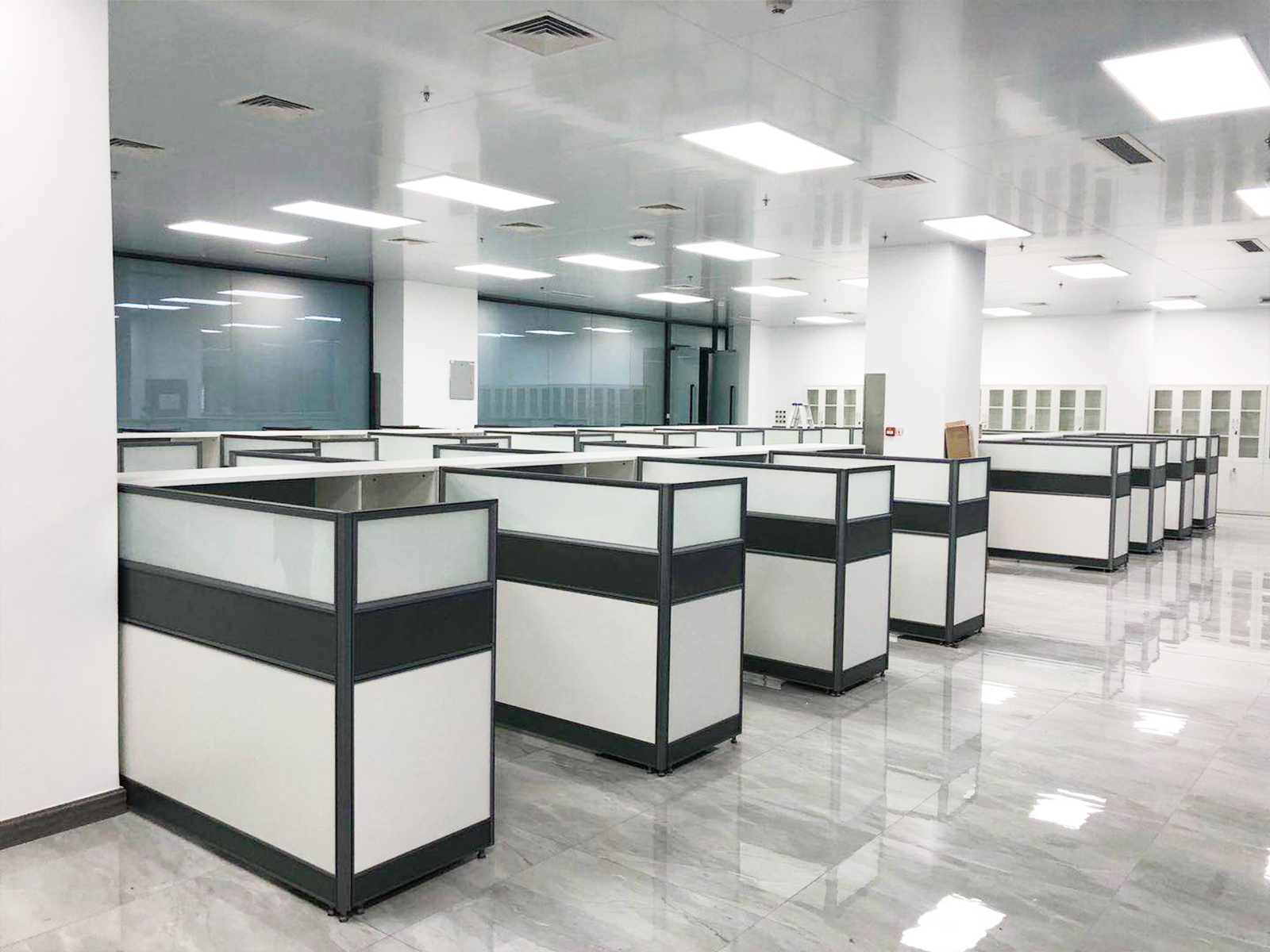 職員屏風辦公桌定制產品.jpg 職員屏風辦公桌定制產品.jpg